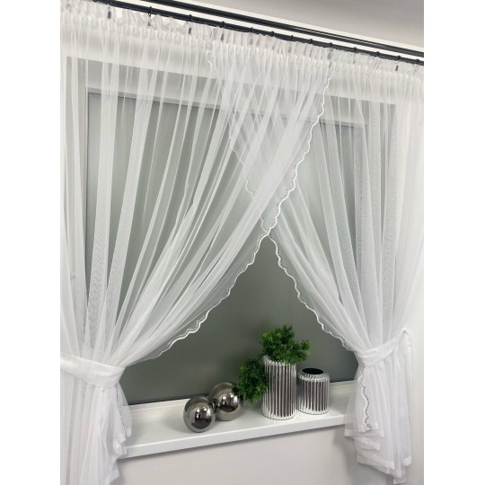 Firana zakładana Diamond zdobiona diamencikami biała 400x160 cm