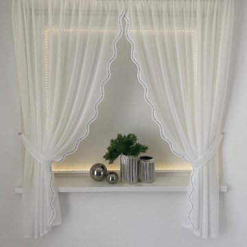 Firana zakładana Diamond zdobiona diamencikami biała 400x160 cm